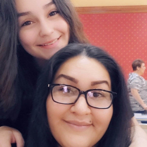 Meet your Poshers, Lena & Ale - Picture 4 of 4